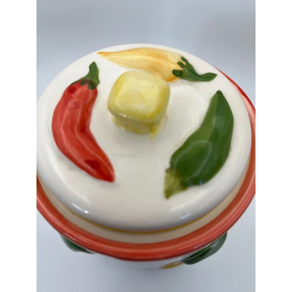 Sap trading co, Chili Pepper Kitchen Canister 3D Raised Relief White Jar 7in vnt
